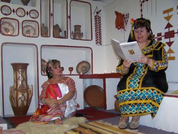 Lecture de contes dans la maison Kabyle